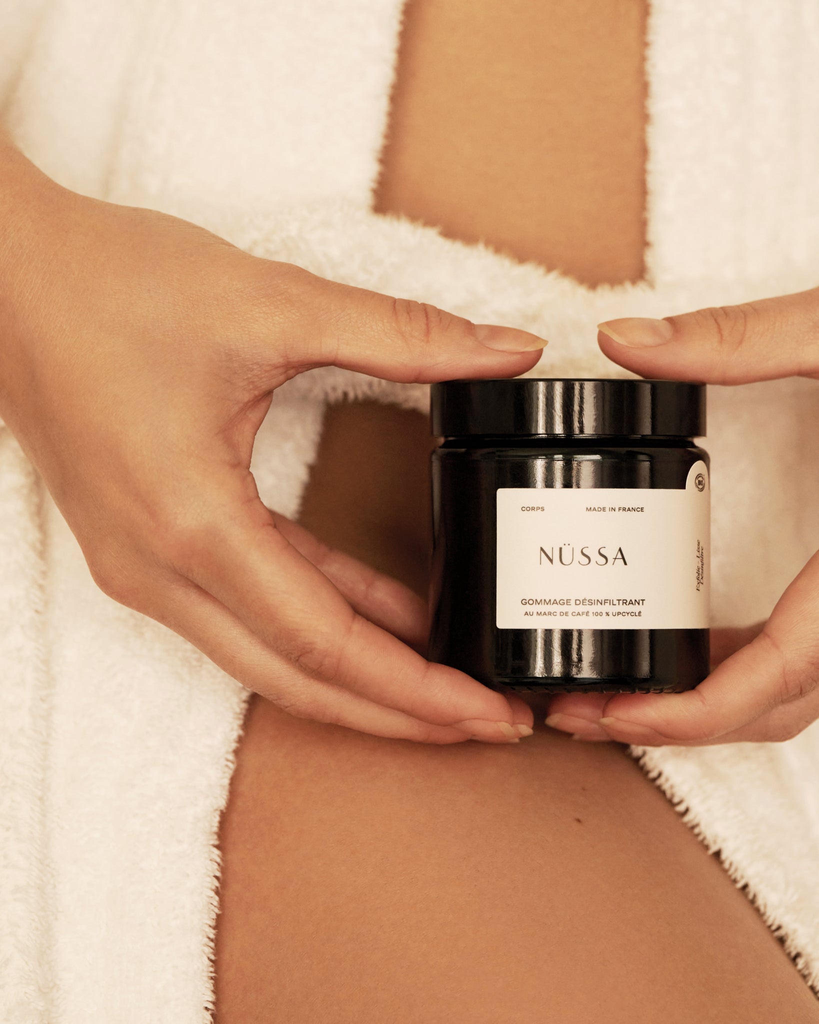 Disinfiltrating body scrub